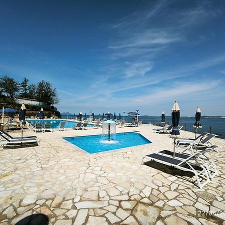 Matthews Beach House Vlore Exterior photo