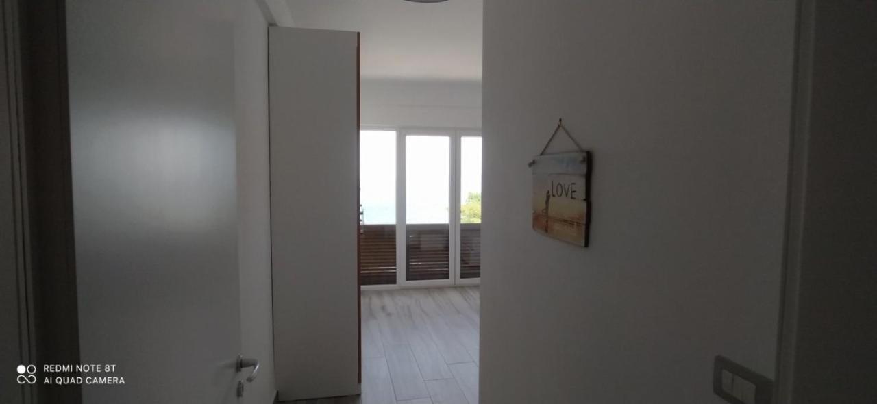 Matthews Beach House Vlore Exterior photo