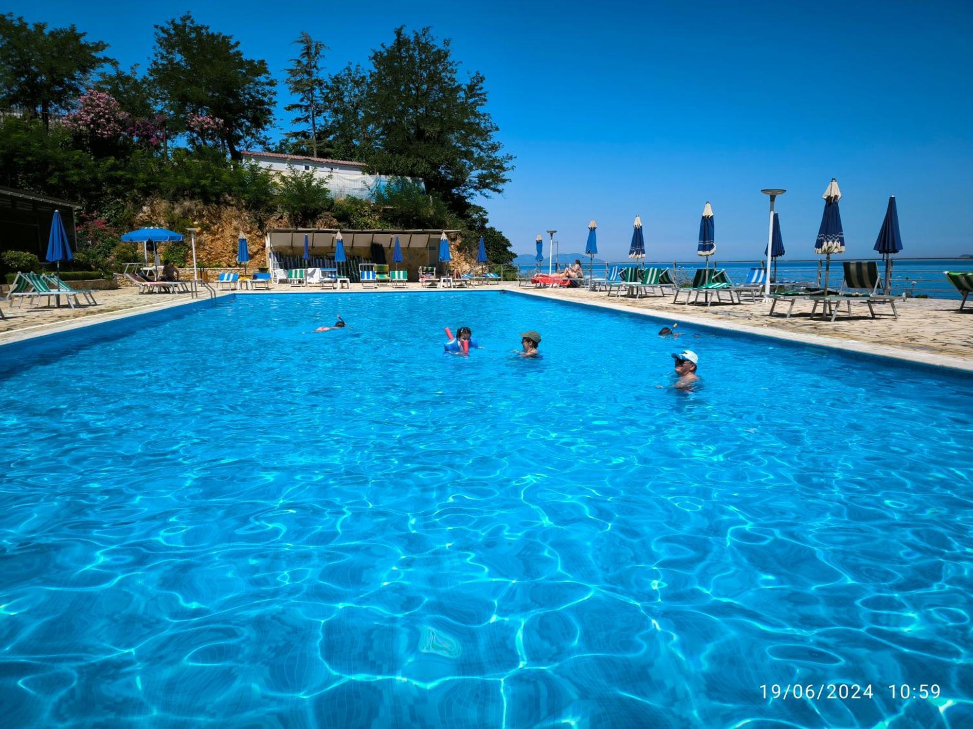 Matthews Beach House Vlore Exterior photo